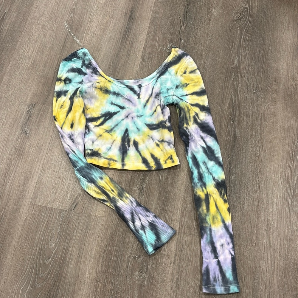 Aeropostale XS tyedye scoop neck cropped long sleeve